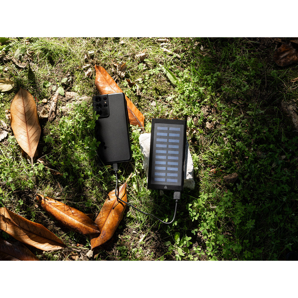 CLERK - Power Bank da 8.000 mAh con Pannello Solare in Alluminio 100% Riciclato - Cod. 97137