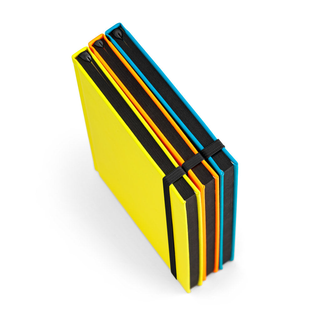 WATTERS - Taccuino A5 in PU Fluorescente, Bordo Nero e Fogli a Righe - Cod. 93269